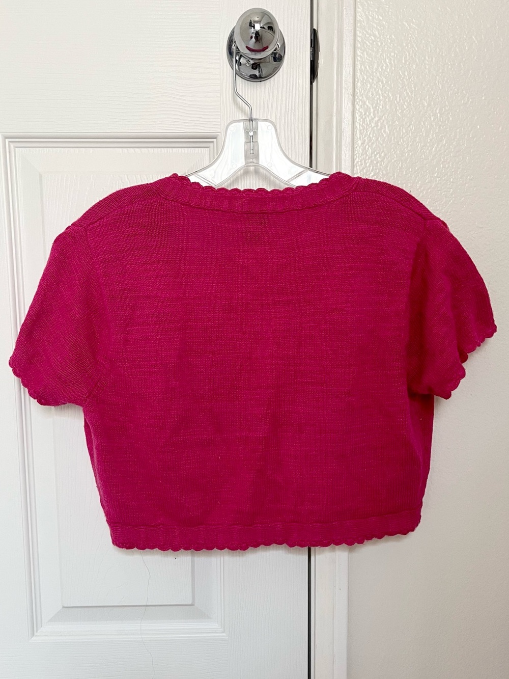GAP Vibrant Fuchsia Pink Scalloped Cropped Knit Cardigan - Picture 3 of 3